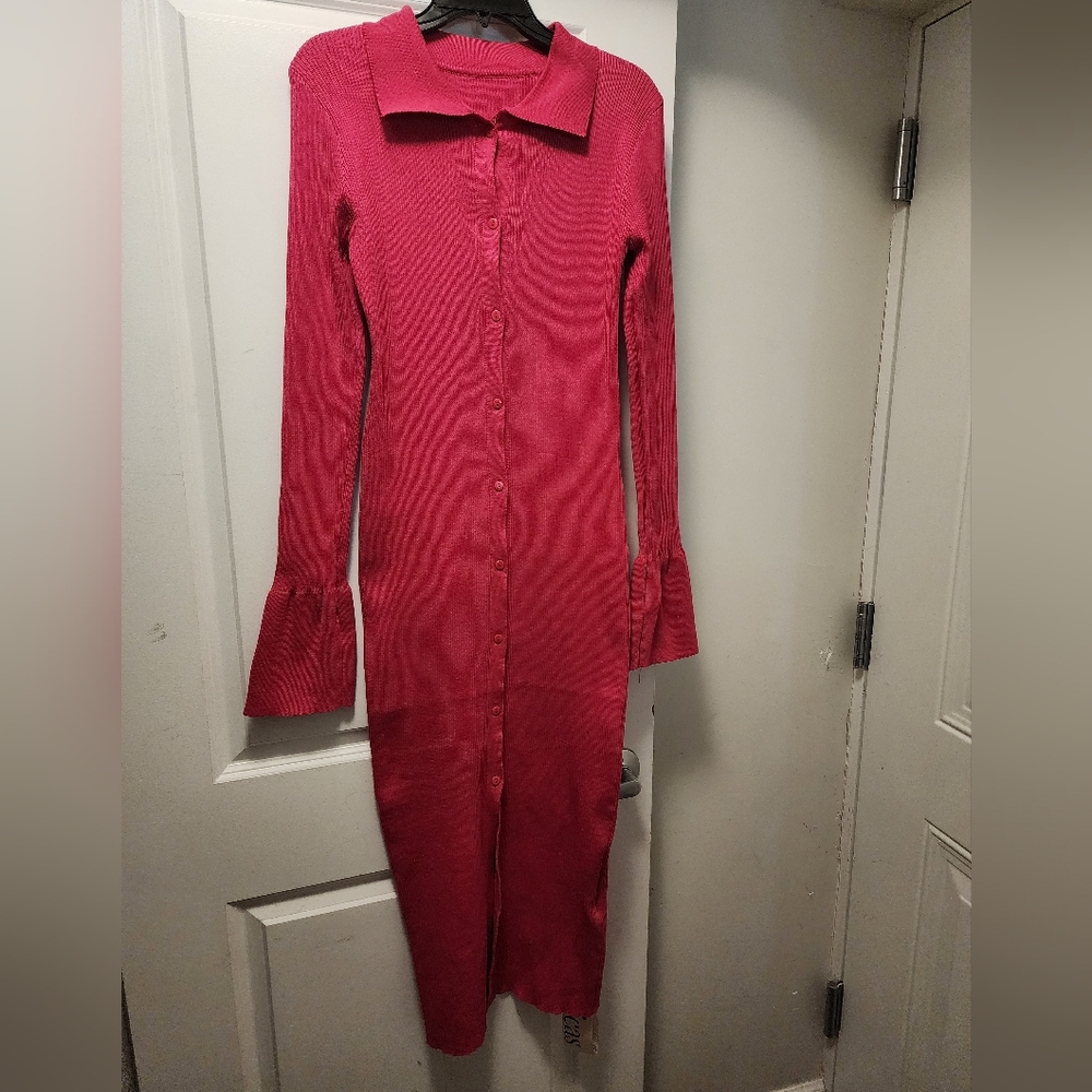 Fitted Button-Front Raspberry Midi Dress with Collar - Picture 6 of 10